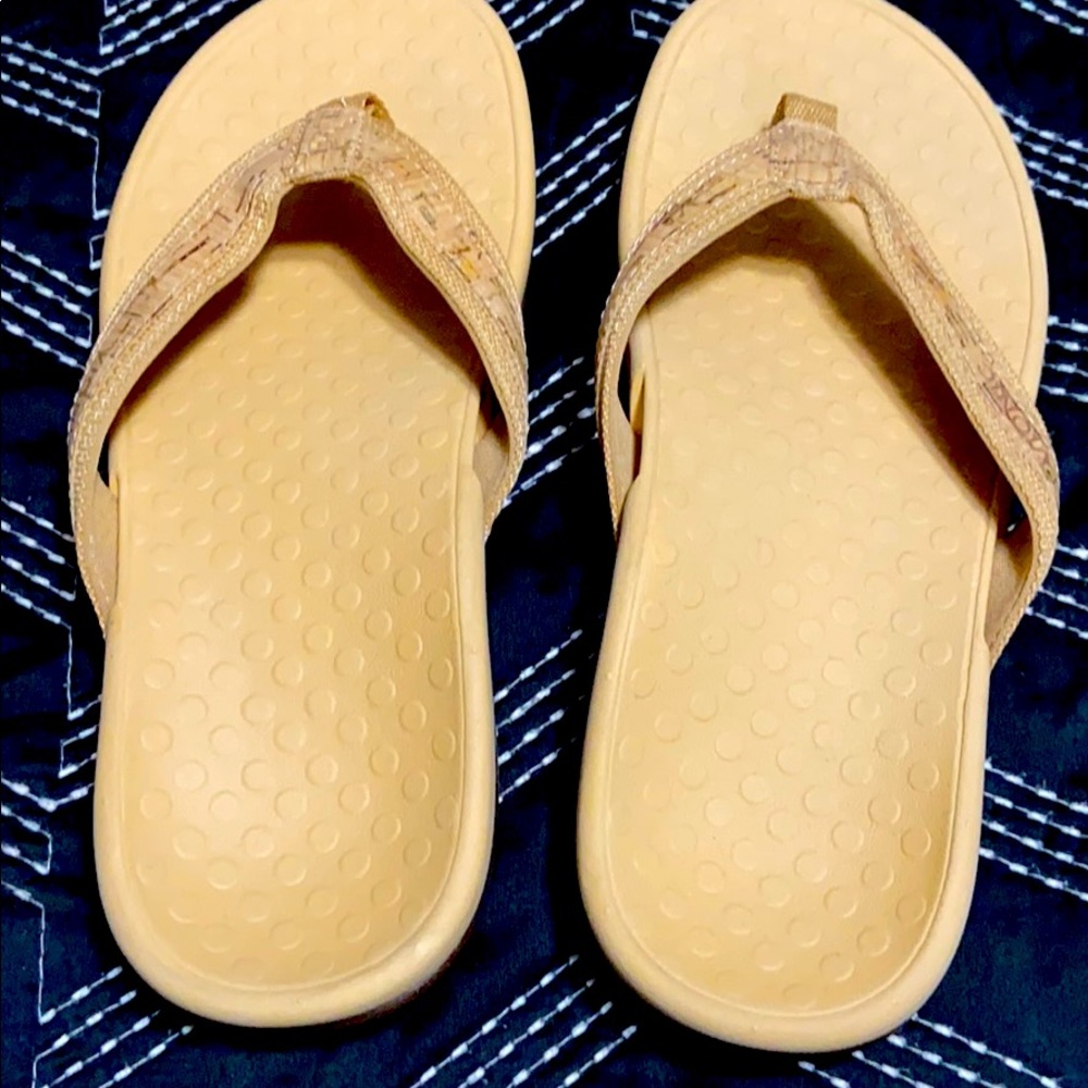 Vionic sandles